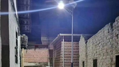 200盏太阳能路灯照亮群众出行路