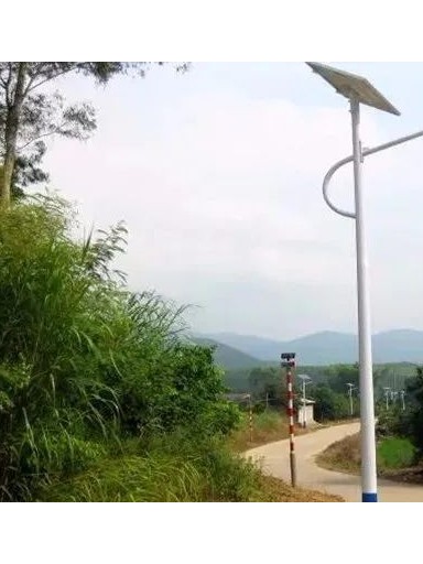 木兰县新民镇吉祥村被80盏太阳能路灯点亮了