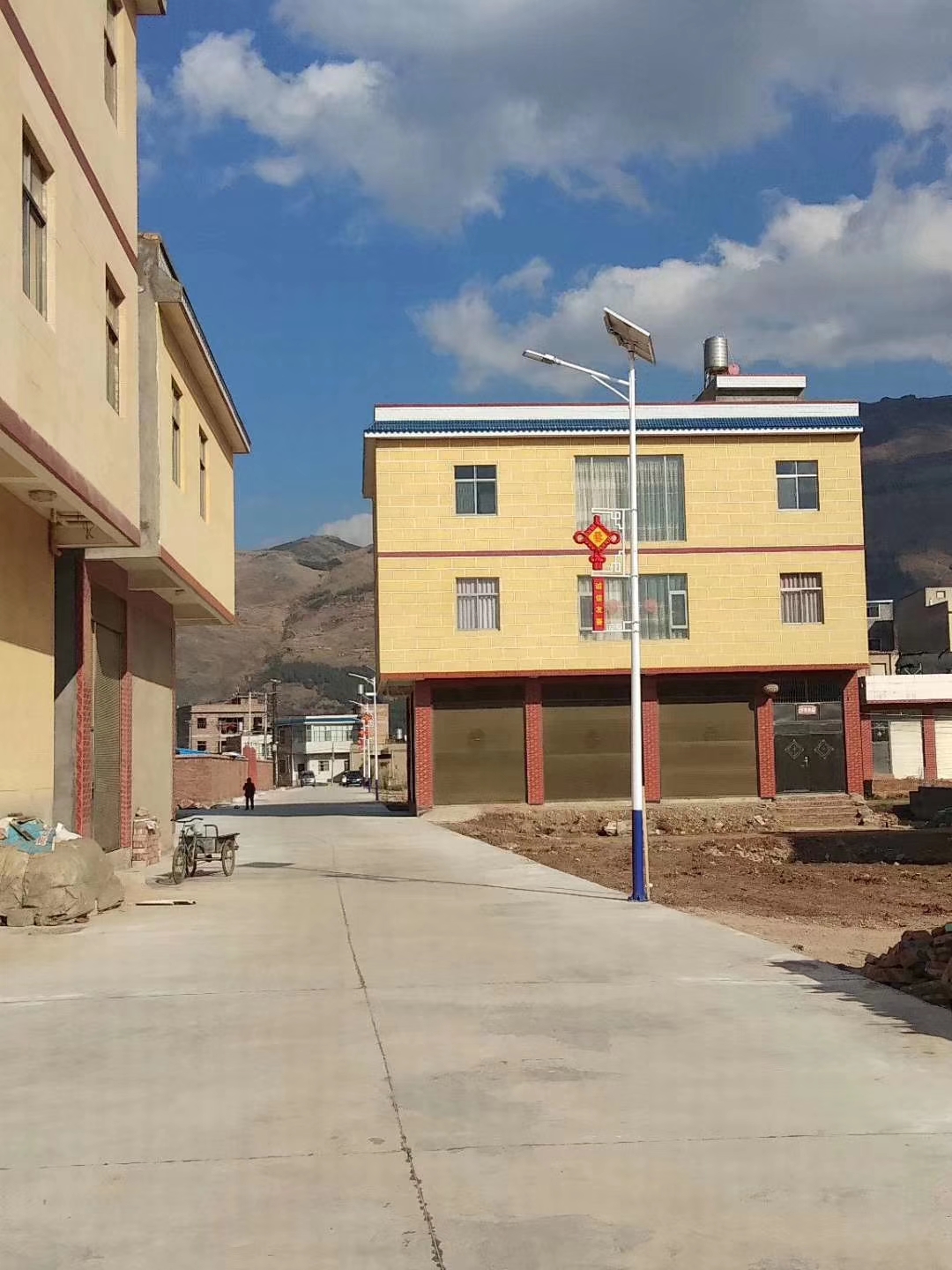 太阳能路灯：光控随明暗自动切换，时控按需求精准调控