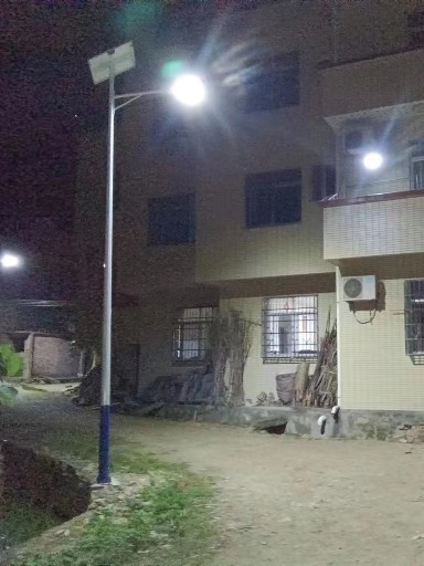 告别“一刀切”照明！AI与太阳能路灯的实用结合