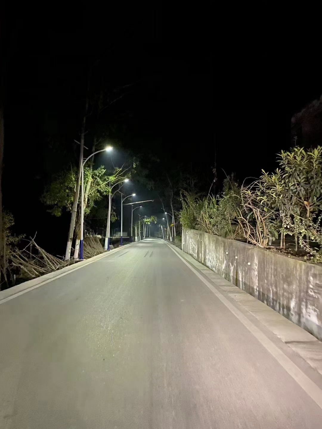 无需反复投入，太阳能路灯让维护更轻松