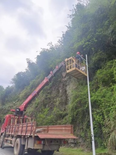 工地问题迎难而解，太阳能路灯助力工程高效推进