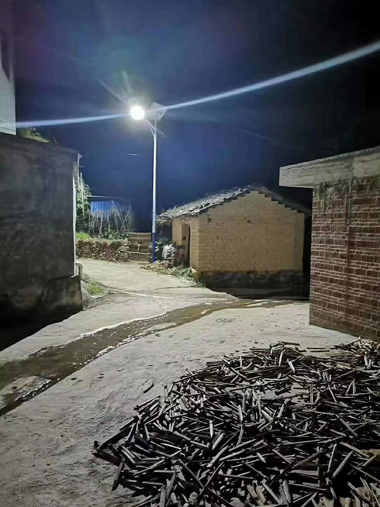 四川太阳能路灯_新农村太阳能路灯_40W太阳能路灯