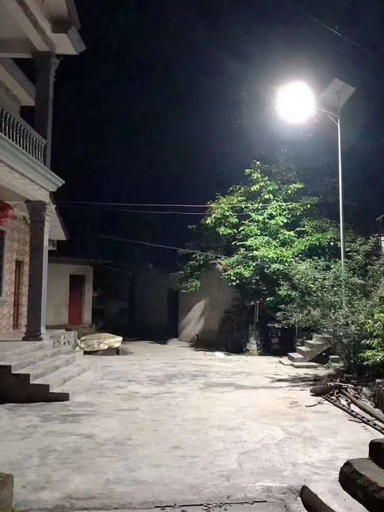 南德太阳能路灯点亮新农村漆黑夜晚