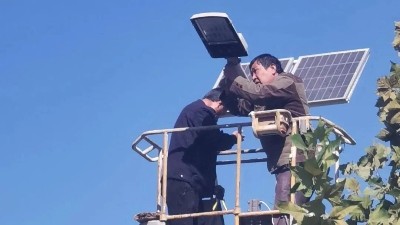 佛山顺德驻东成镇200盏太阳能路灯换新灯头