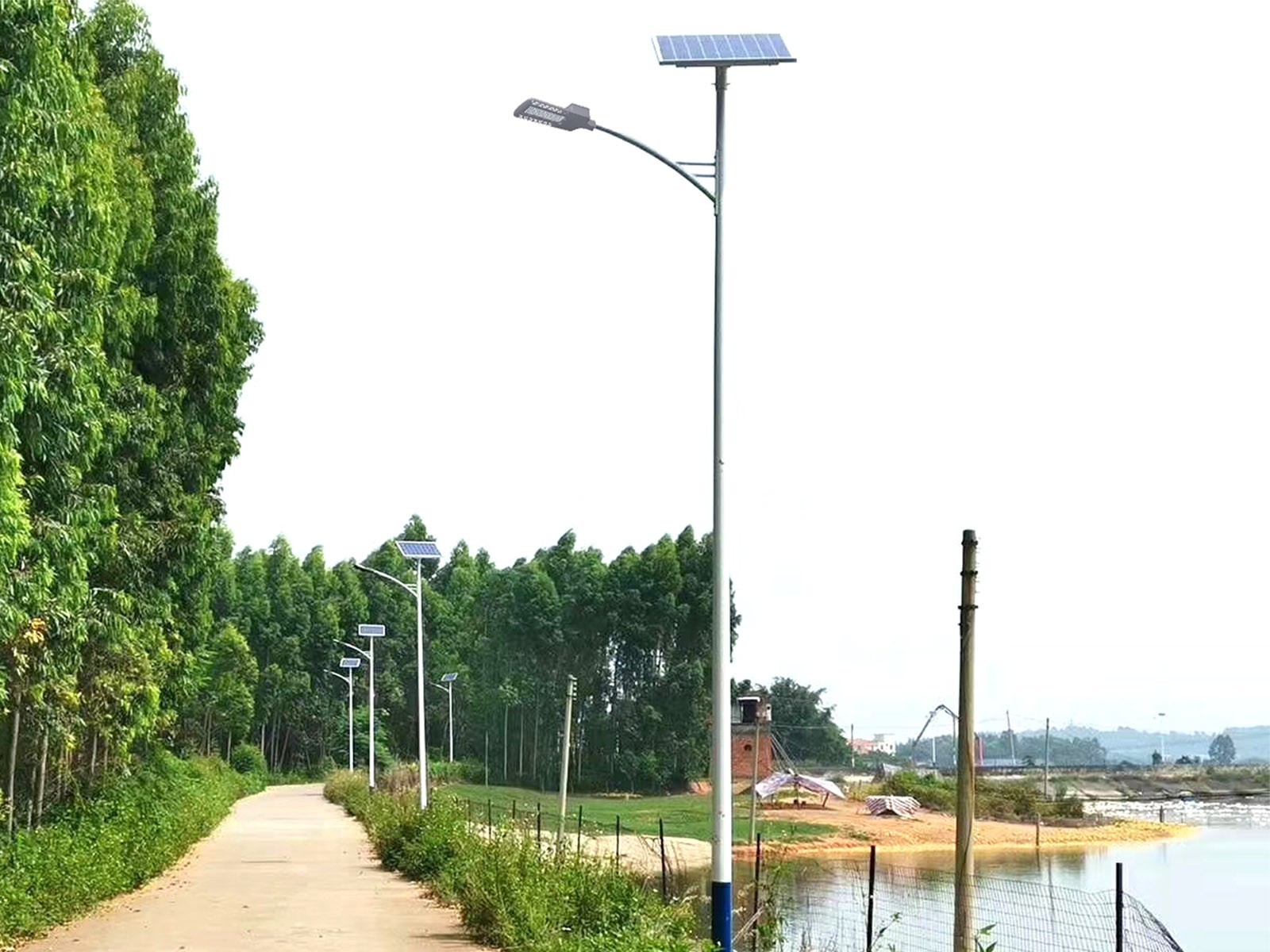 太阳能路灯白天效果 太阳能路灯白天效果